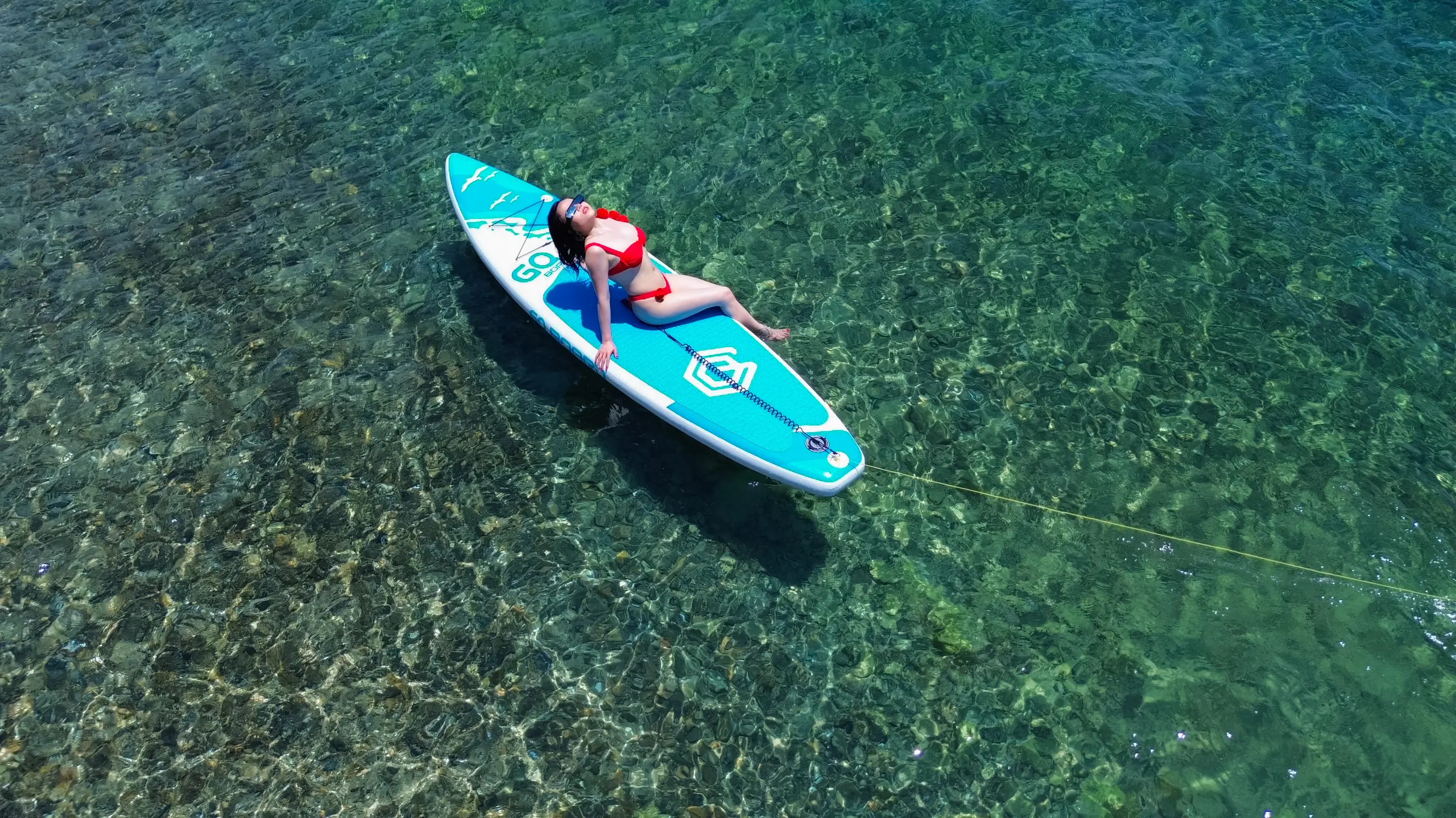Khám phá sức hấp dẫn của bộ môn chèo SUP trên biển - Let's Fly Travel
